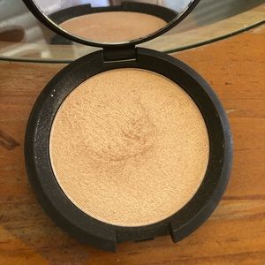 Becca highlighter “Prosecco Pop”